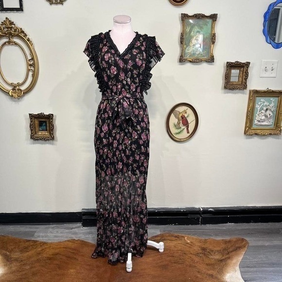 foxiedox Dresses & Skirts - Foxiedox Black Floral Plissé Maxi Dress NWT, Ruffle Lace Trim V-Neck, Size XS